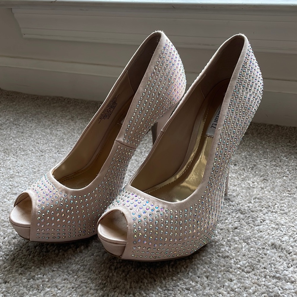 Jennifer Lopez size 7 heels. Worn once. $20 OBO